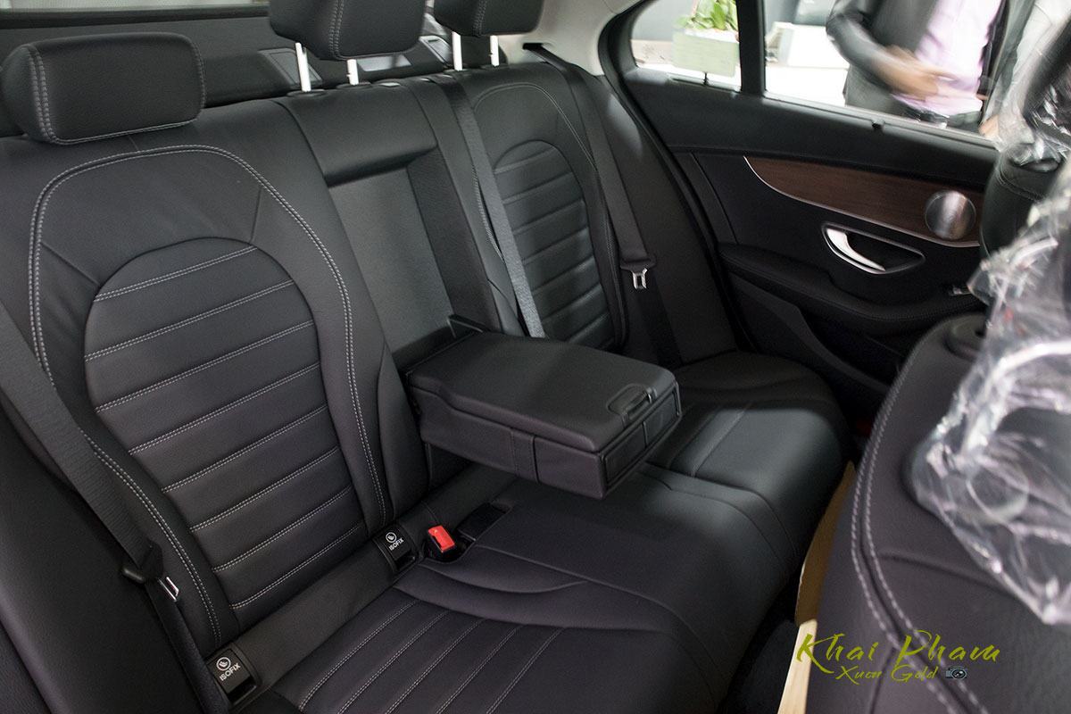 Hình ảnh ghế sau xe Mercedes-Benz C 200 Exclusive 2020 1