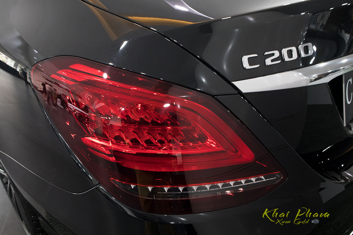 Hình ảnh chụp đèn hậu xe Mercedes-Benz C 200 Exclusive 2020