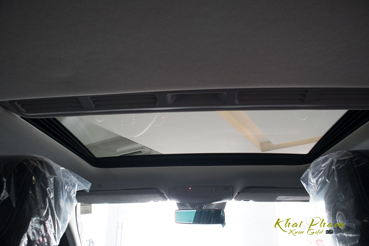 Hình ảnh cửa sổ trời xe Mercedes-Benz C 200 Exclusive 2020