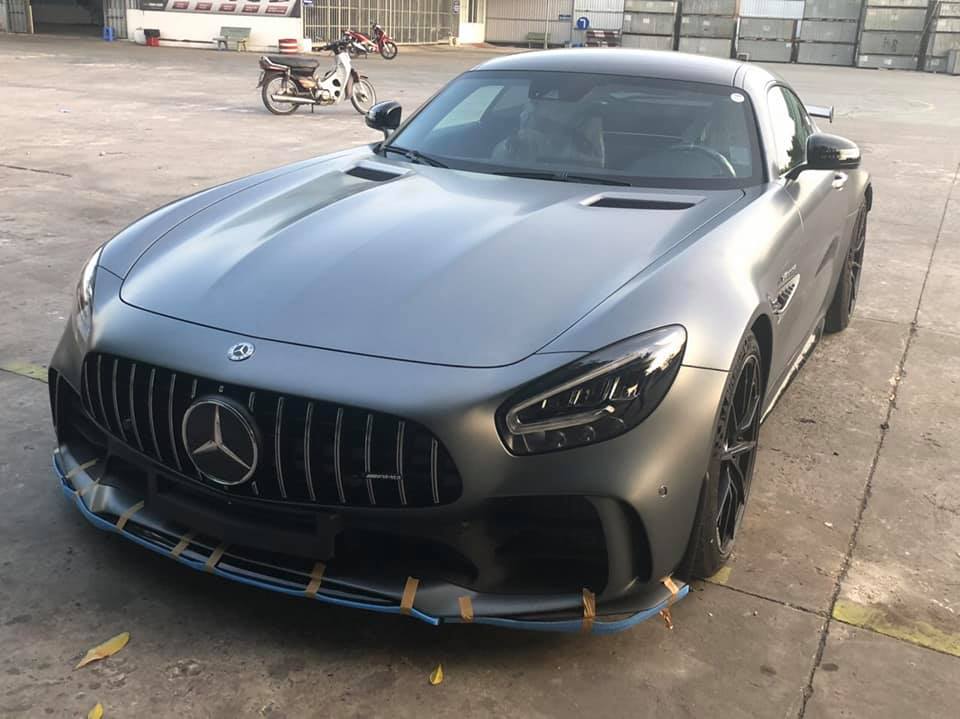 Mercedes-AMG GT R thứ 2 về Việt Nam, nhiều chi tiết gây chú ý a1