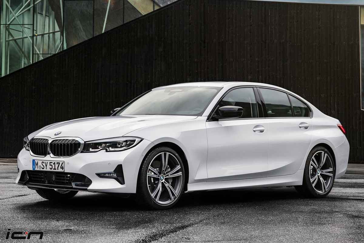 BMW 330i Sport mới chào hàng gần 1,3 tỷ đồng.