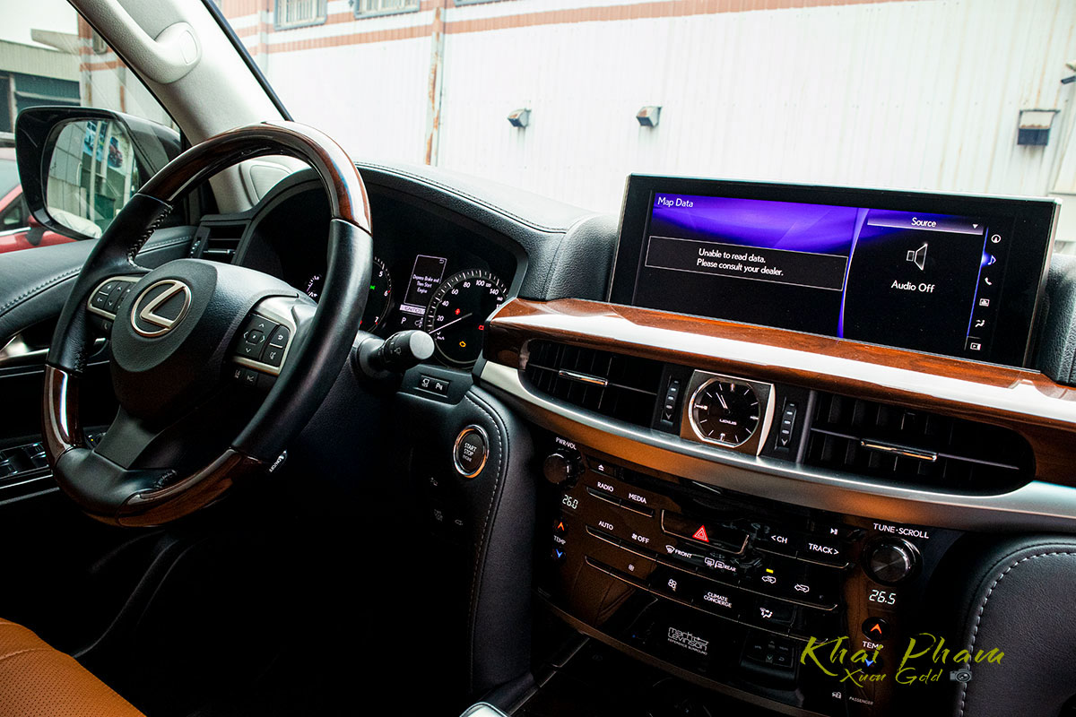 Ảnh chụp vô-lăng xe Lexus LX570 Super Sport 2020 