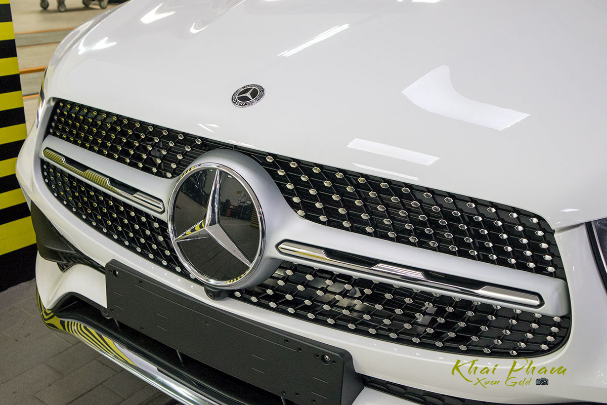 Ảnh chụp lưới tản nhiệt xe Mercedes-Benz GLC 300 Coupe 2020