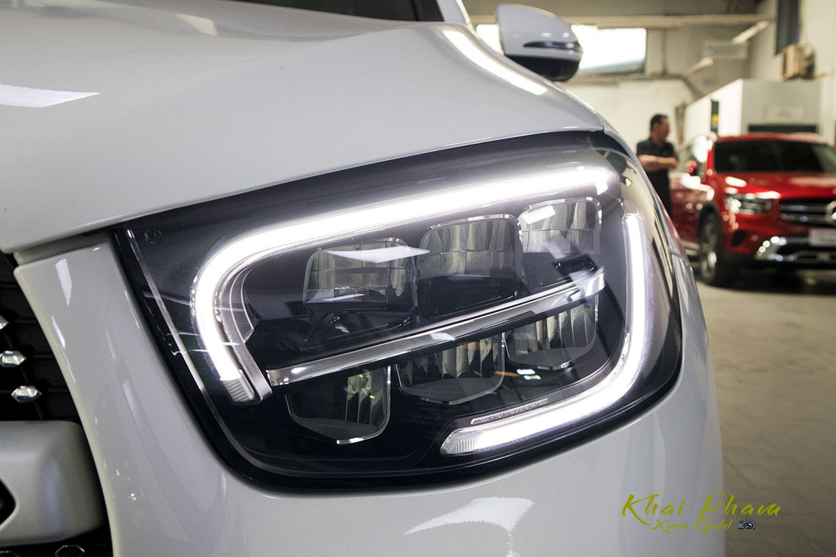 Ảnh chụp đèn pha xe Mercedes-Benz GLC 300 Coupe 2020 1