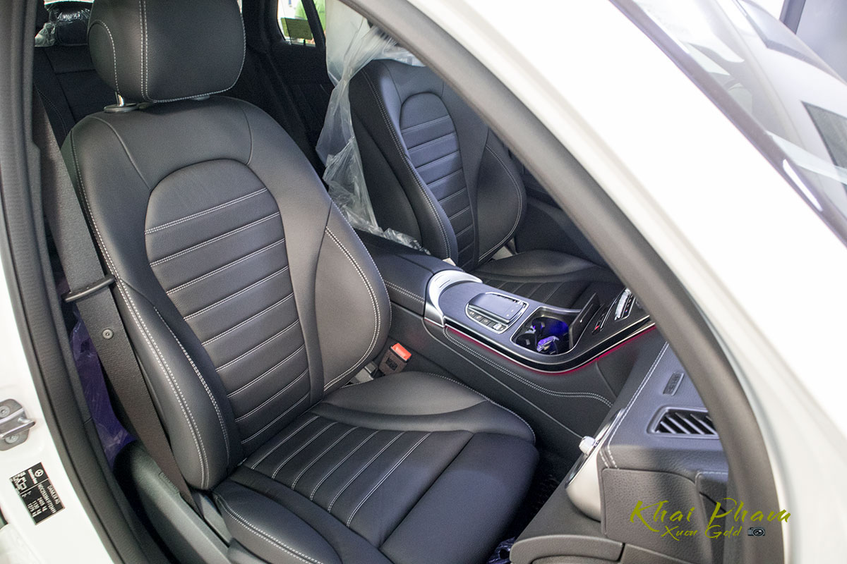 Ảnh chụp ghế phụ xe Mercedes-Benz GLC 300 Coupe 2020 