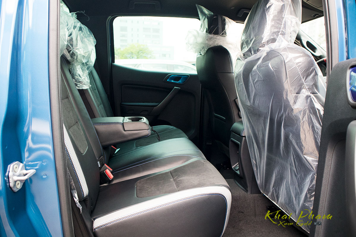 Ảnh chụp ghế sau xe Ford Ranger Raptor 2020 1