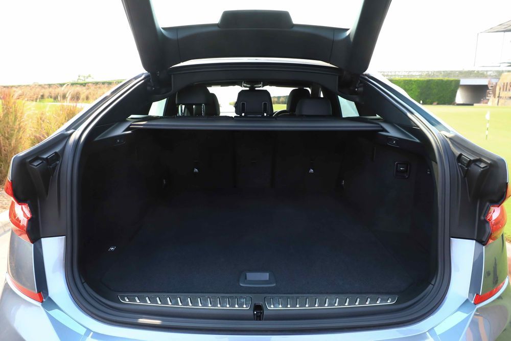 BMW 630i GT M Sport không thua thiệt về khả năng phục vụ.