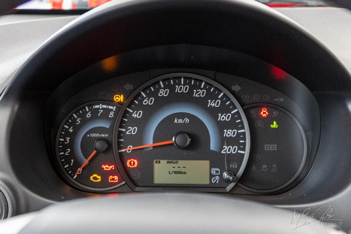 Đánh giá xe Mitsubishi Attrage MT 2020: Bảng đồng hồ không thay đổi.