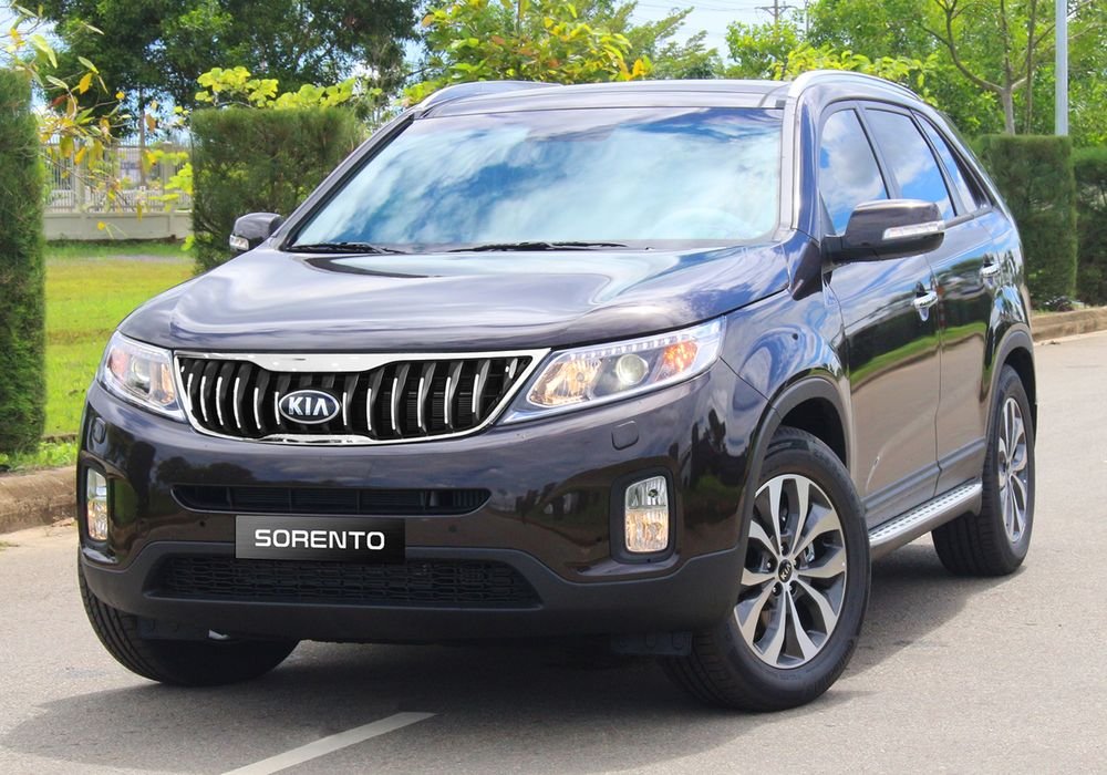 Kia Sorento giá từ 799 triệu đồng.