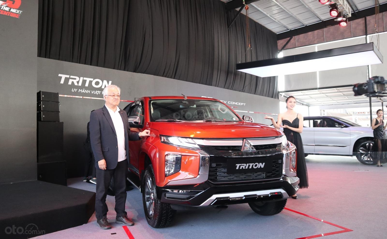 Mitsubishi Triton giá từ 555,5 triệu đồng.
