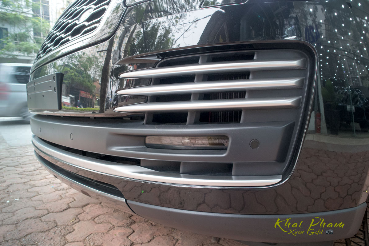 Ảnh chụp cản trước xe Range Rover Autobiography LWB 