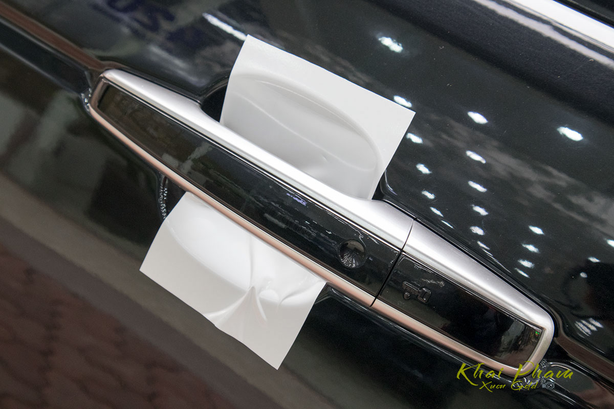 Ảnh chụp tay nắm cửa xe Range Rover Autobiography LWB 