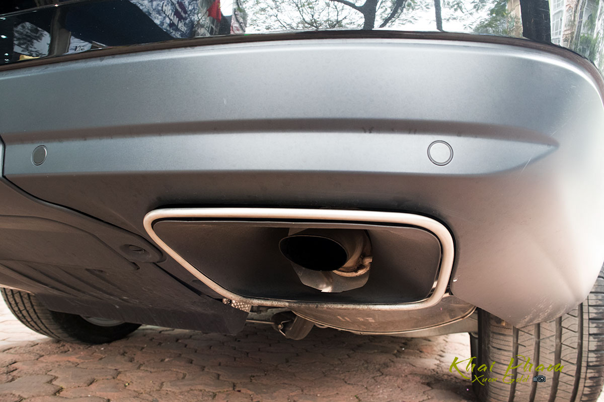 Ảnh chụp ống xả xe Range Rover Autobiography LWB 