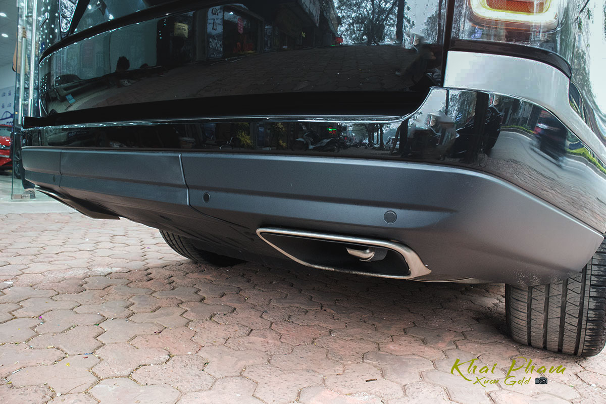 Ảnh chụp cản sau xe Range Rover Autobiography LWB 