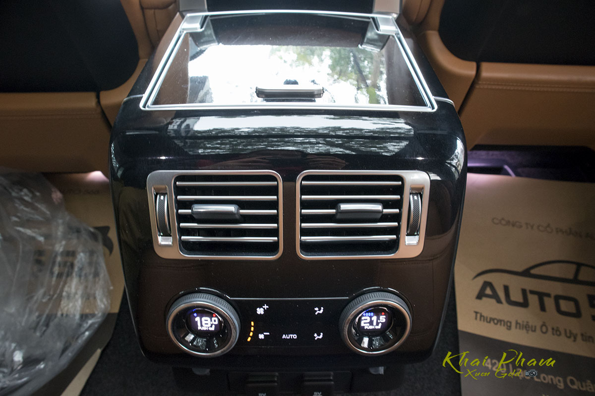 Ảnh chụp cửa gió điều hoà xe Range Rover Autobiography LWB 