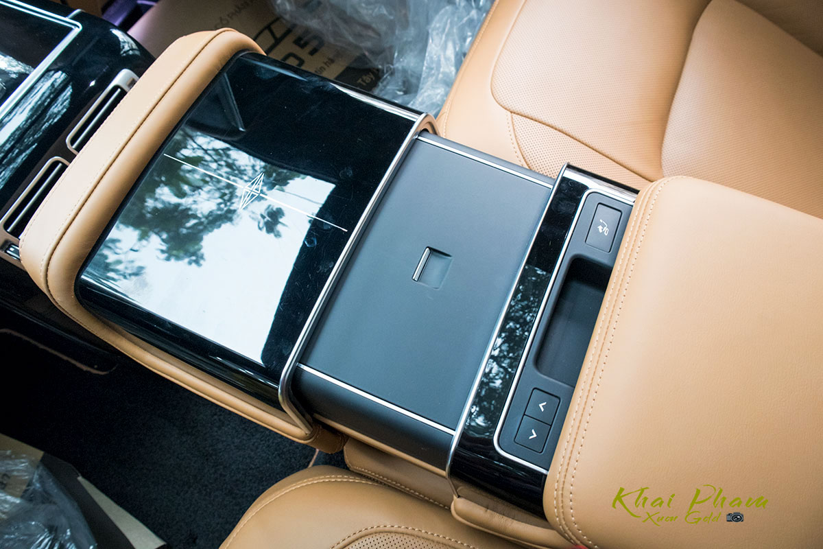 Ảnh chụp bảng điều khiển xe Range Rover Autobiography LWB 1