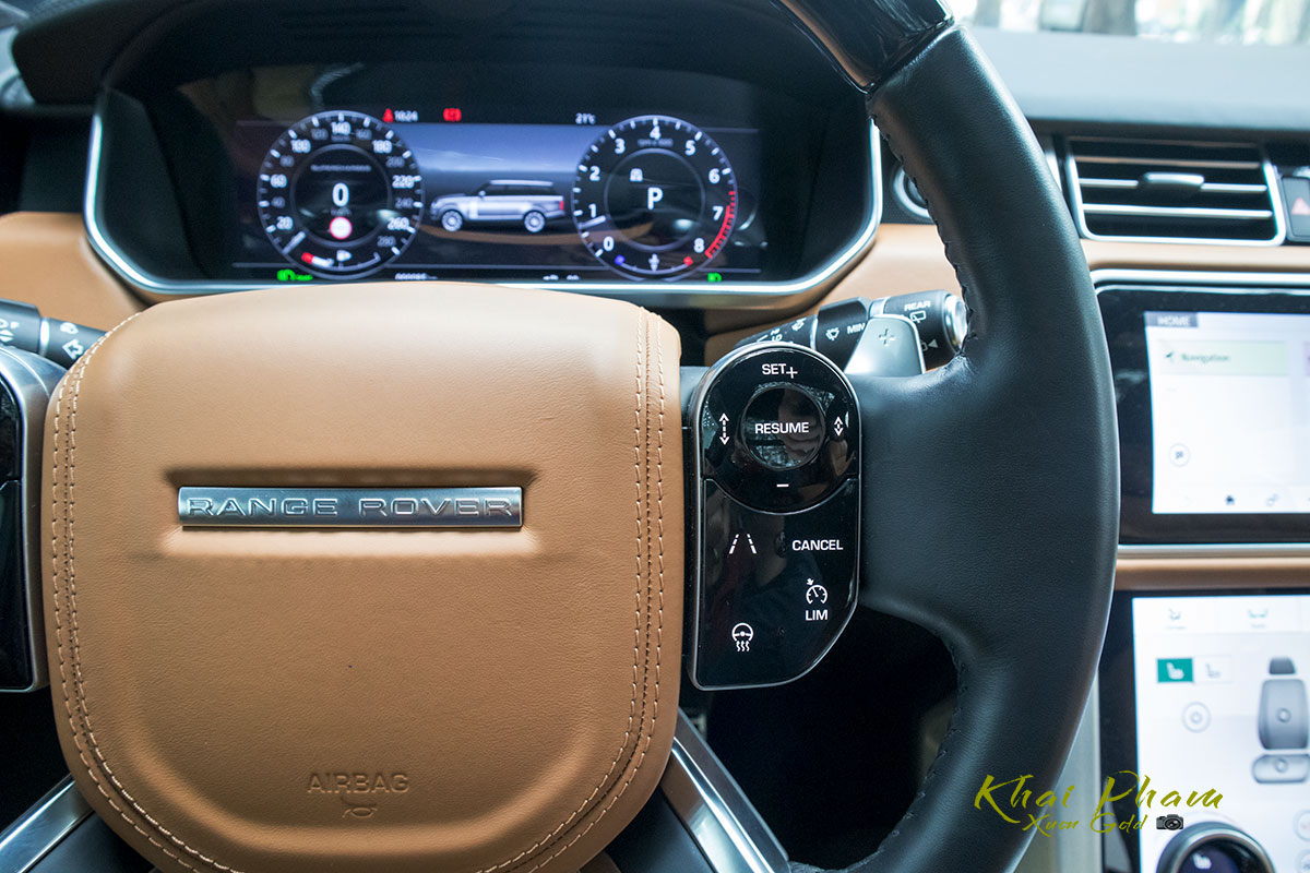Ảnh chụp nút bấm tay lái xe Range Rover Autobiography LWB 