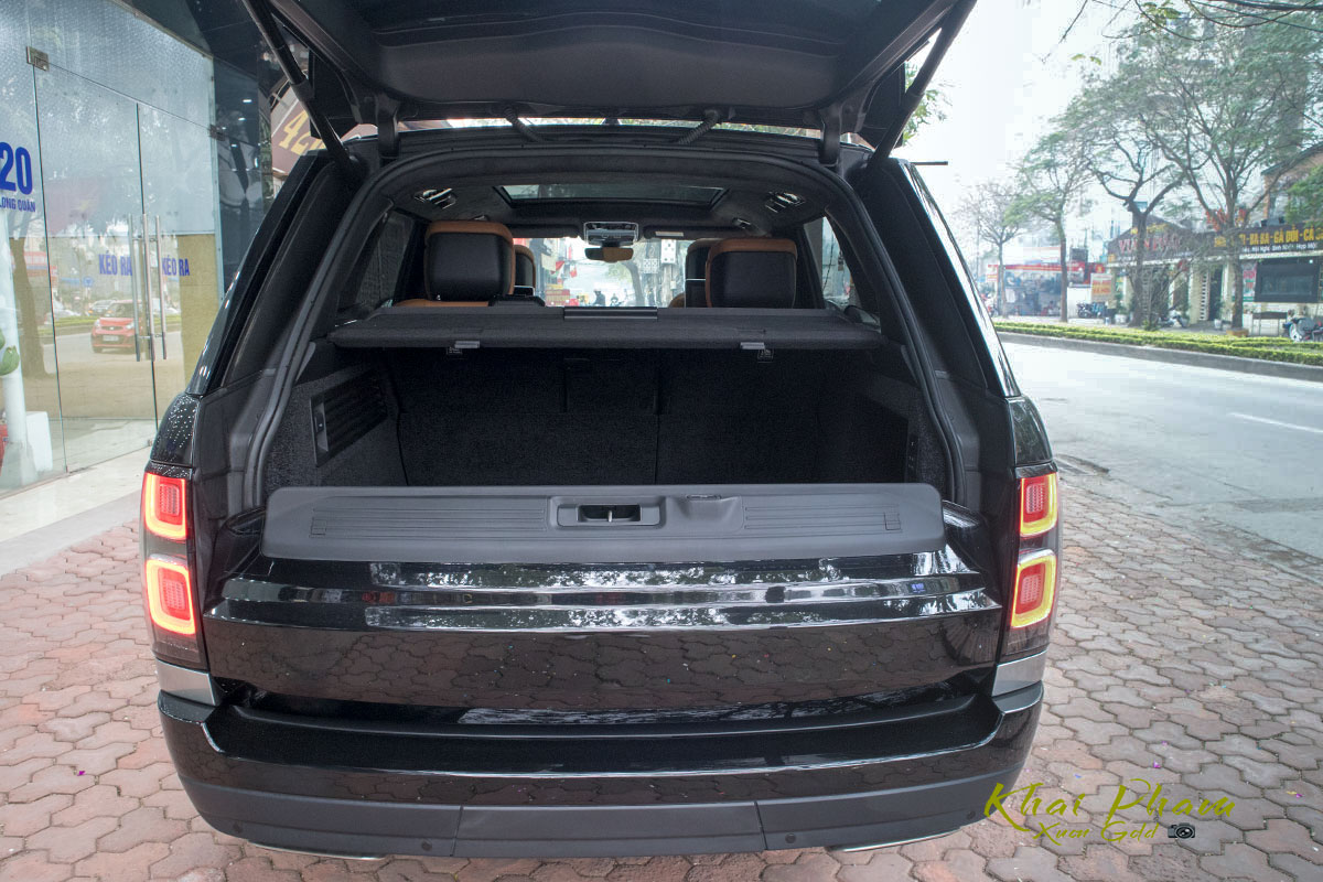 Ảnh chụp cốp xe Range Rover Autobiography LWB 