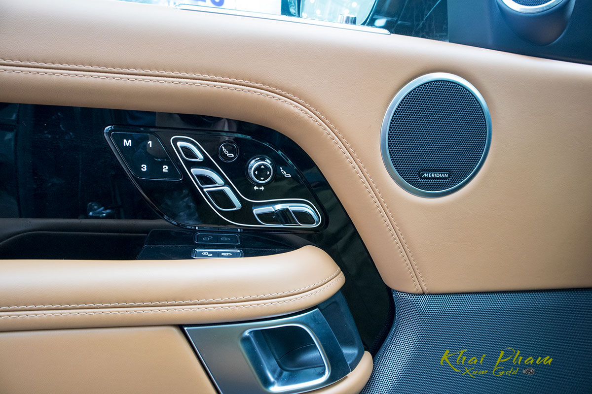 Ảnh chụp chỉnh ghế điện xe Range Rover Autobiography LWB 