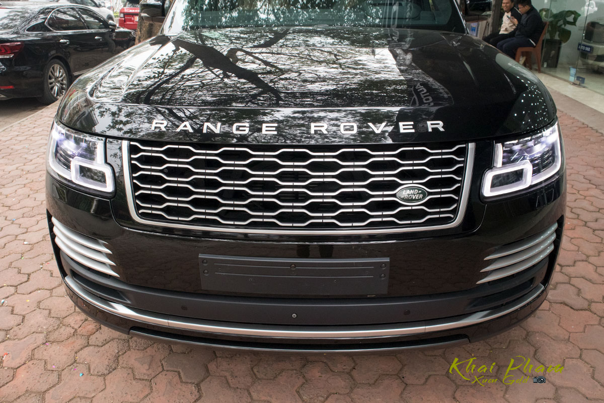 Ảnh chụp lưới tản nhiệt xe Range Rover Autobiography LWB 