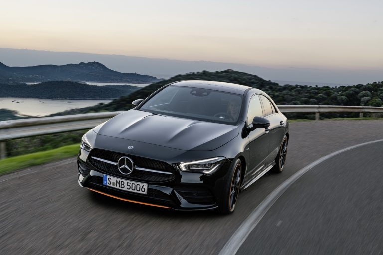 Mercedes-Benz CLA 2020 thất bại trong bài thử nghiệm chuyển hướng khẩn cấp.