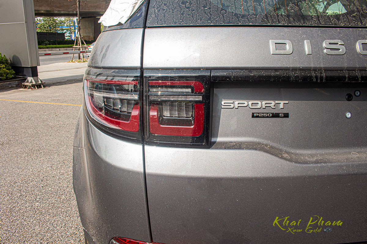 Hình ảnh chụp đèn hậu xe Land Rover Discovery Sport S 2020