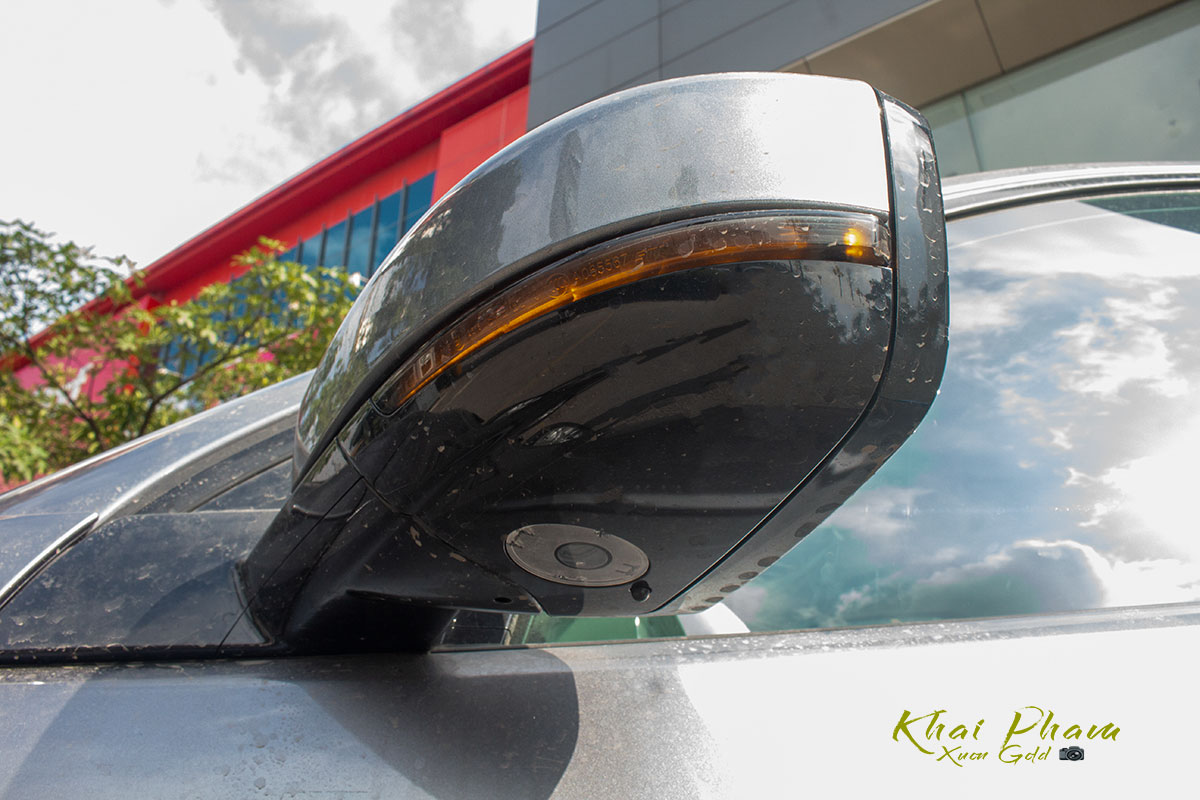 Hình ảnh chụp gương chiếu hậu xe Land Rover Discovery Sport S 2020