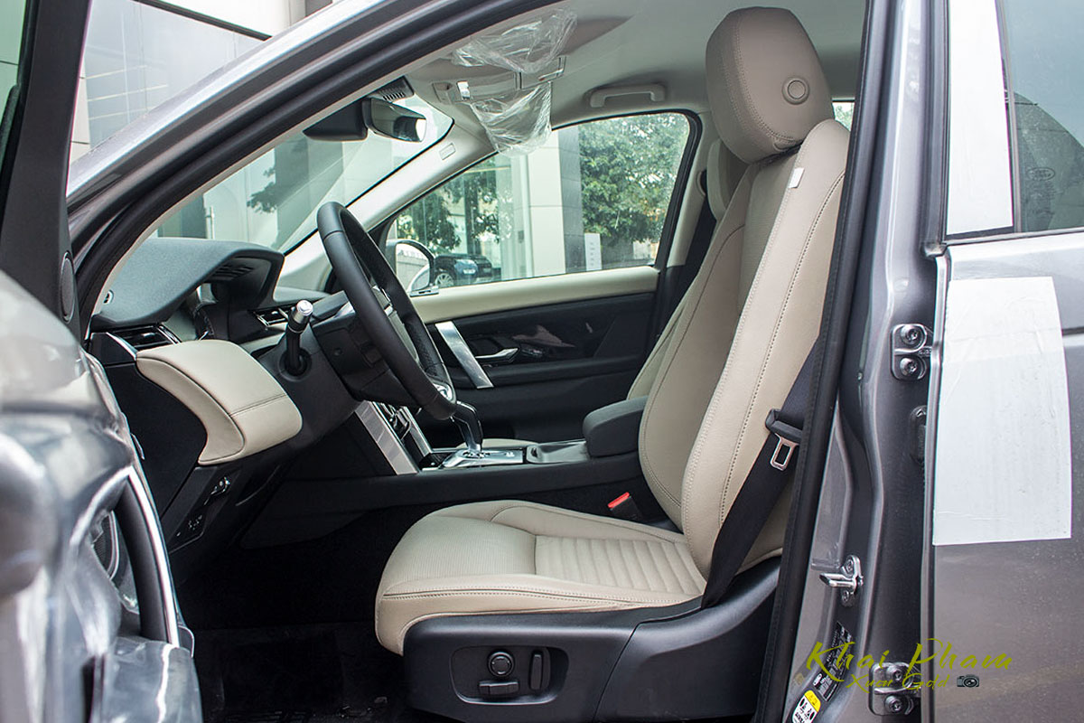 Hình ảnh chụp ghế trước xe Land Rover Discovery Sport S 2020