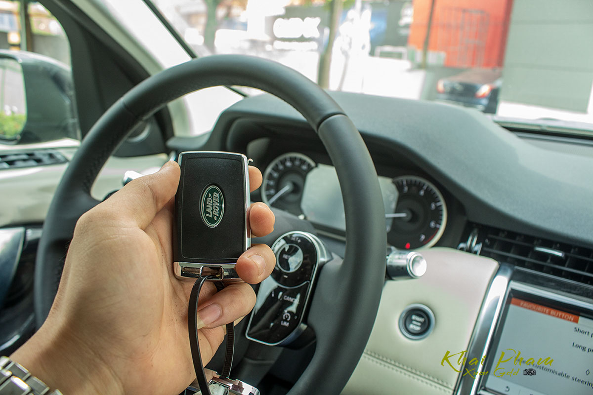 Hình ảnh chụp chìa khoá xe Land Rover Discovery Sport S 2020
