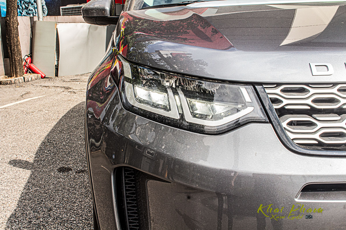 Hình ảnh chụp đèn pha xe Land Rover Discovery Sport S 2020