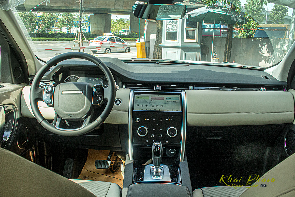 Hình ảnh khoang lái xe Land Rover Discovery Sport S 2020