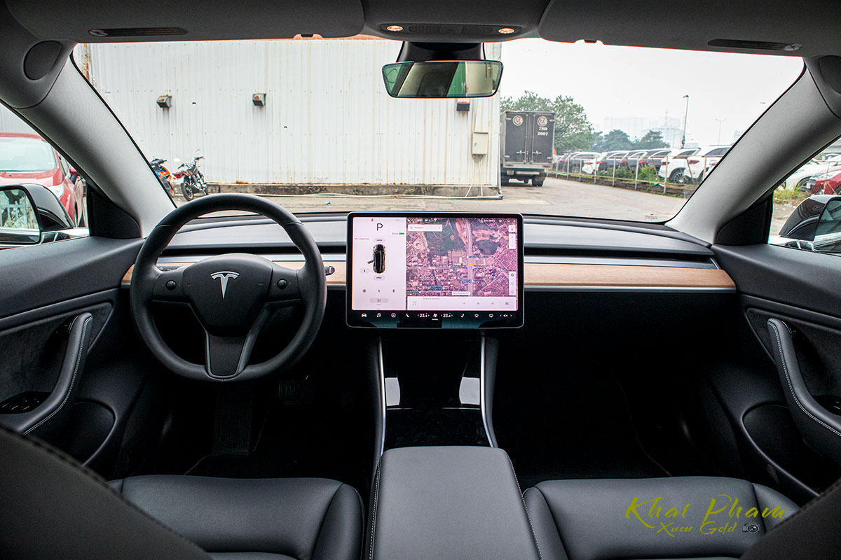 Ảnh chụp buồng lái của Tesla Model 3 2020