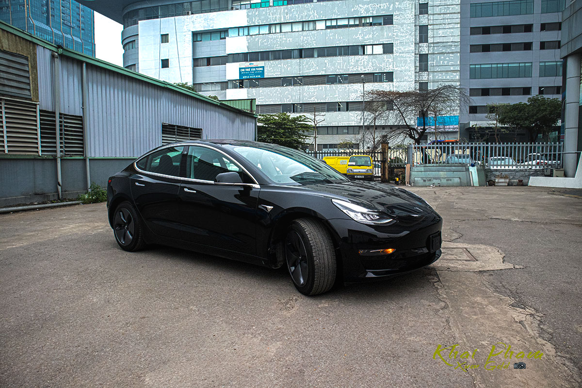 Ảnh chụp trước xe Tesla Model 3 2020