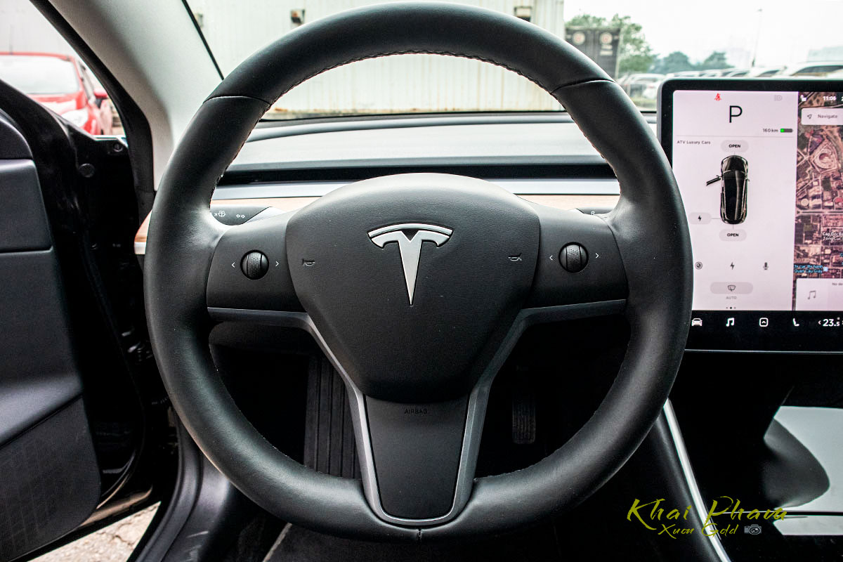 Ảnh chụp vô-lăng xe Tesla Model 3 2020