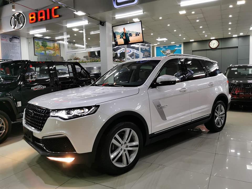 Giá đã rẻ, Zotye Z8L còn tiếp tục được giảm giá sau khi cập bến Việt Nam.