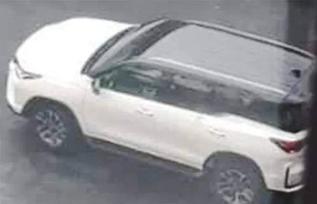 Toyota Fortuner 2021 facelift lộ ảnh chạy thử, lột xác đáng kể.