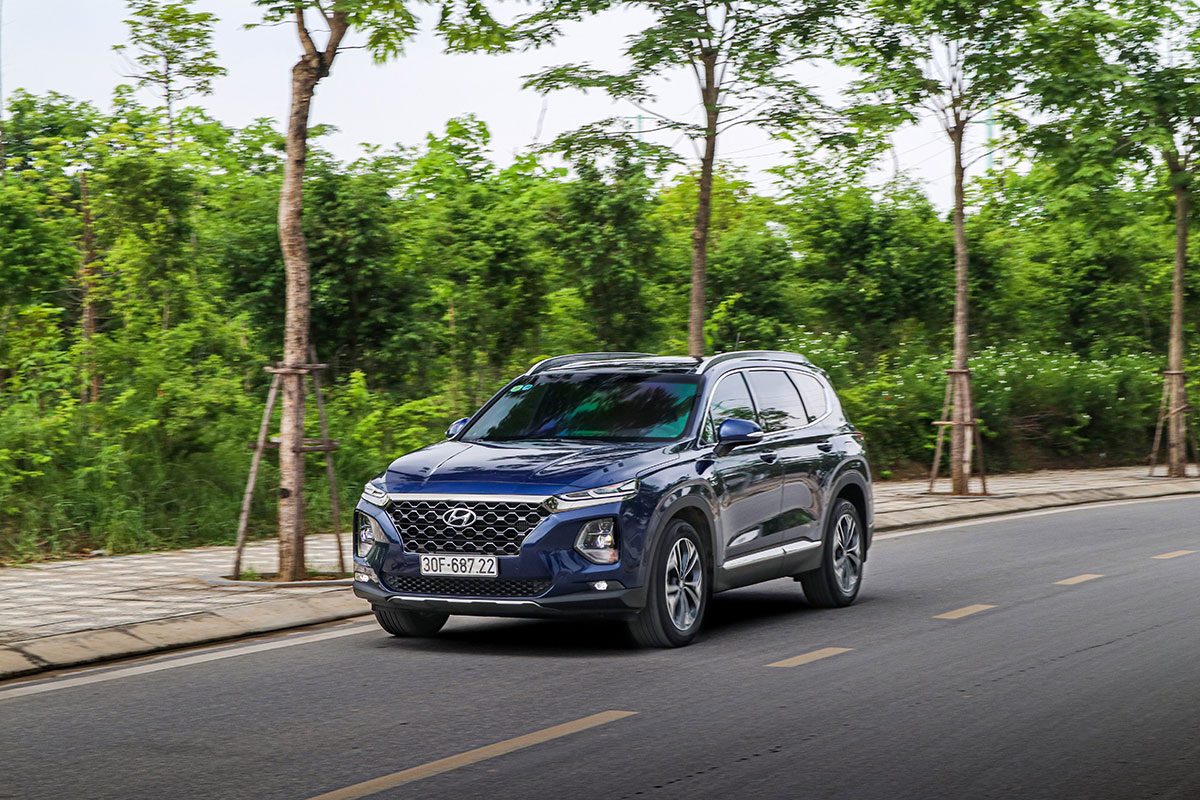 Hyundai Santa Fe đang được đại lý giảm giá mạnh đẩy hàng tồn 1