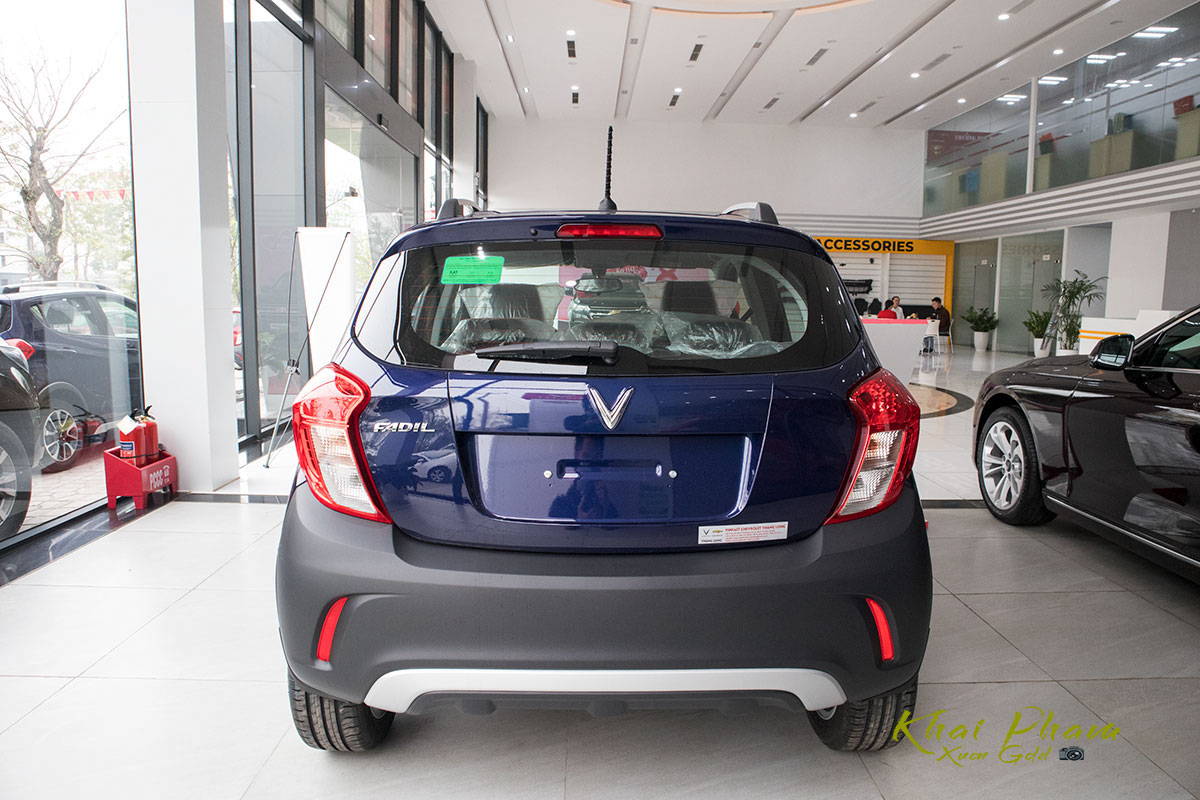 VinFast Fadil nhận ưu đãi hoàn tiền từ 10-13% giá trị xe cho khách hàng Việt 2 Ảnh chụp đuôi xe VinFast Fadil