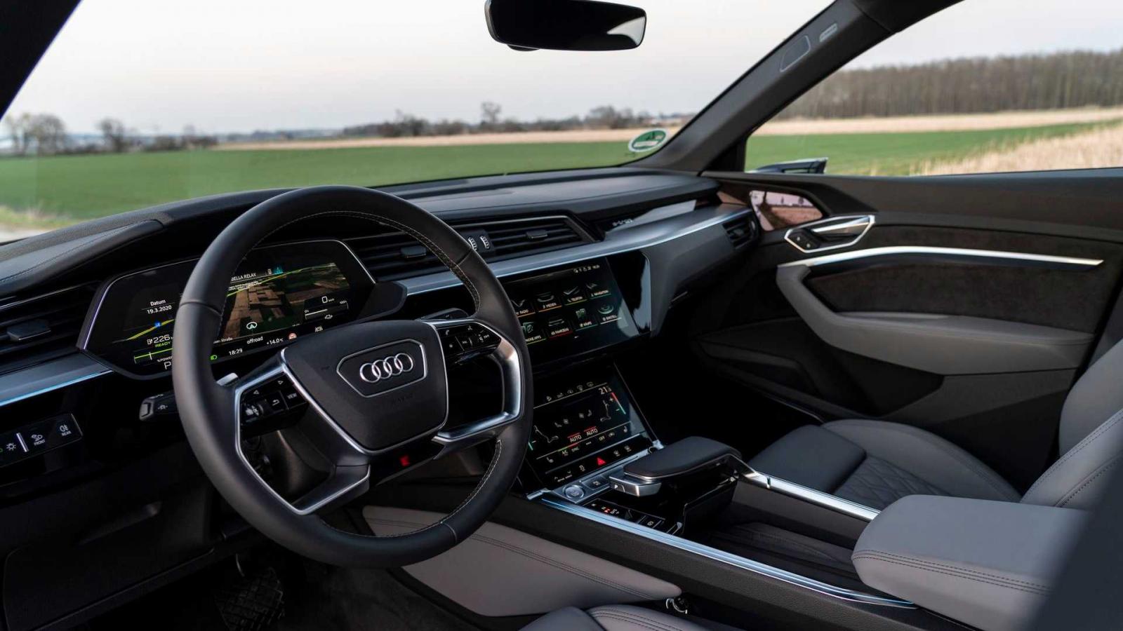 Audi e-tron Sportback trang bị tối tân.