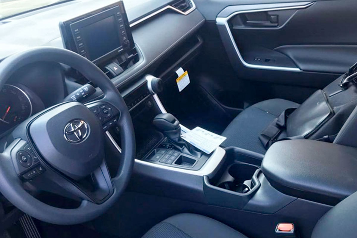 Ảnh vô-lăng khoang lái xe Toyota Rav4 2020