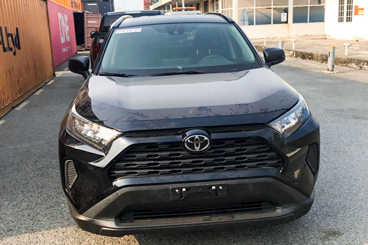 Ảnh chụp chính diện đầu xe Toyota Rav4 2020
