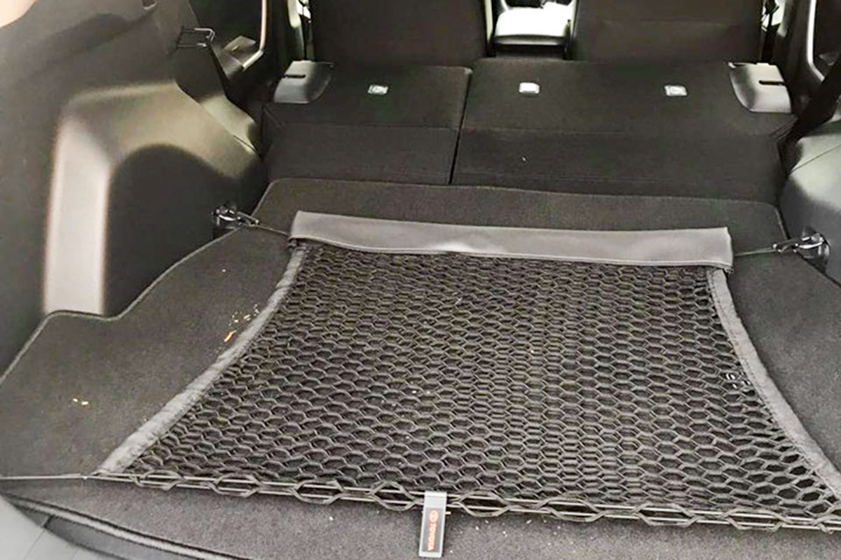Ảnh khoang sau xe Toyota Rav4 2020