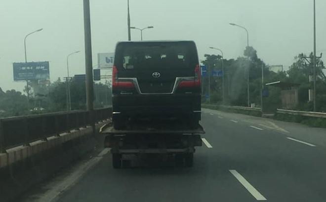 Toyota Granvia 2020 bất ngờ xuất hiện tại Việt Nam, liệu có thêm MPV cỡ lớn đấu Kia Sedona? 2 Toyota Granvia 2020 bất ngờ xuất hiện tại Việt Nam, liệu có thêm MPV cỡ lớn đấu Kia Sedona? a2