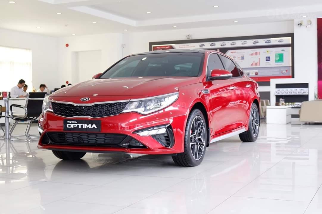Kia Optima: Doanh số 73 xe a2