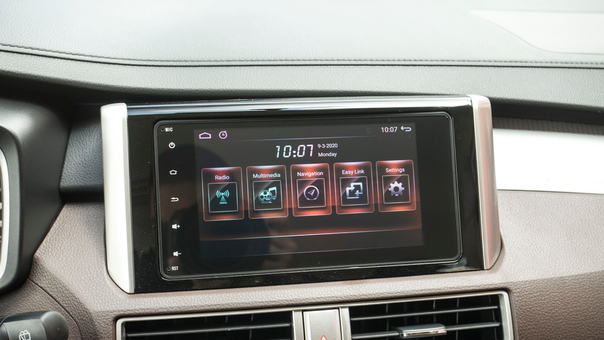 Mitsubishi Xpander Cross 2020 trang bị hệ thống thông tin giải trí đầy đủ tiện nghi.