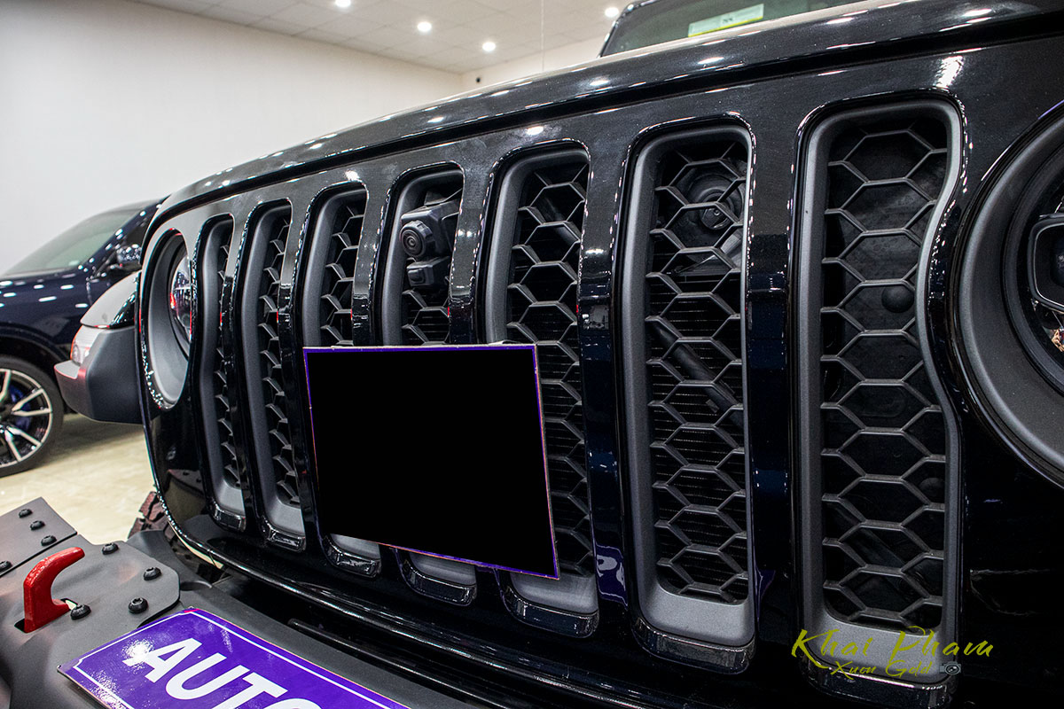 Ảnh chụp lưới tản nhiệt xe Jeep Gladiator Rubicon 2020