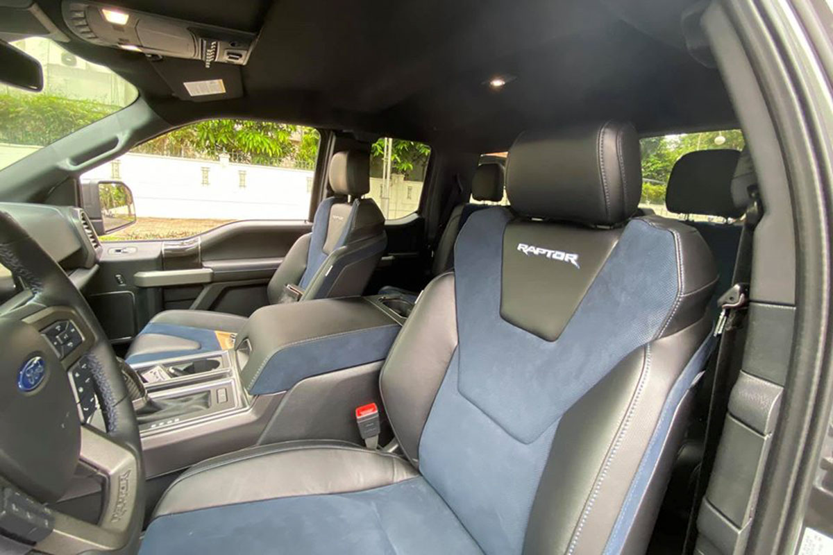 Ảnh chụp ghế trước xe Ford F-150 Raptor cửa Rolls-Royce