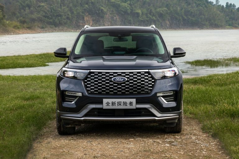 Ford Explorer Platinum 2020 bản Trung...