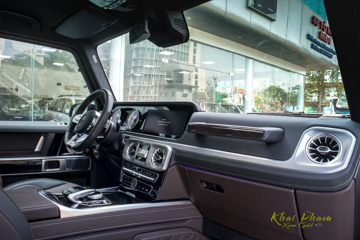 Ảnh chụp khoang lái xe Mercedes-AMG G63 2020