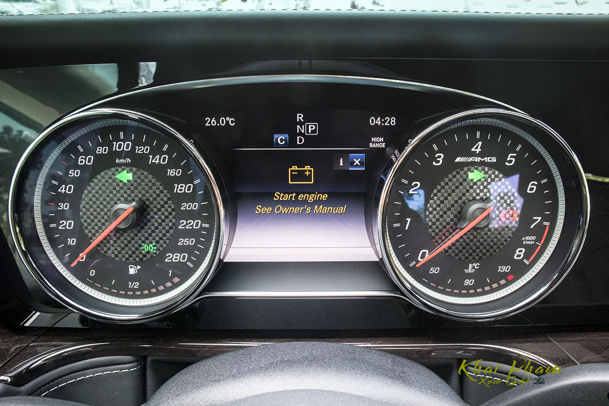 Ảnh chụp đồng hồ xe Mercedes-AMG G63 2020